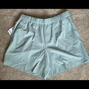 NWT Men’s Adidas Twist Weave Golf Shorts. Size Large. 6” Inseam. Green.
